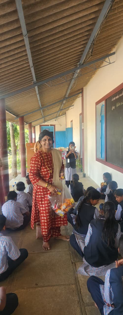 गृहउद्योग प्रशिक्षण घेताना महिला भगिनी