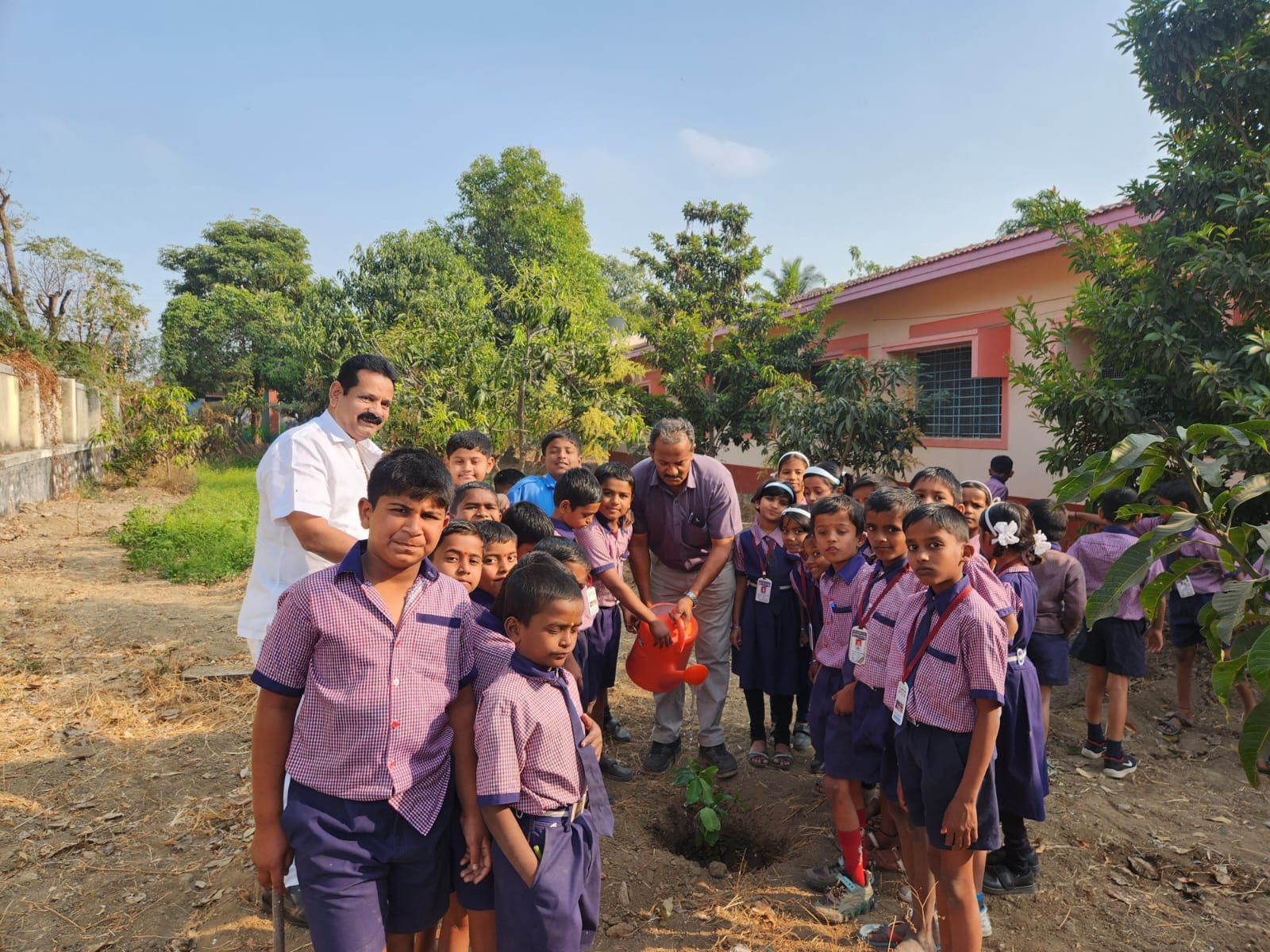 जागतिक वसुंधरा दिन (Earth Day) पर्यावरण संवर्धन व वृक्षारोपण - छायाचित्र 1